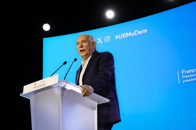 L’ancien premier ministre et président du MoDem, François Bayrou, ce dimanche, à L’Isle-sur-la-Sorgue (Vaucluse), lors de son discours de clôture de l’université de rentrée du MoDem.