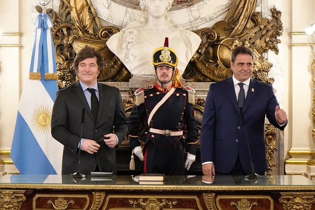 El presidente Javier Milei y su ministro del Interior, Lisandro Catalán