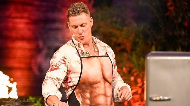Was Moderatorin Laura Wontorra während der Sendung aus Calvin Kleinen herauskitzelt.