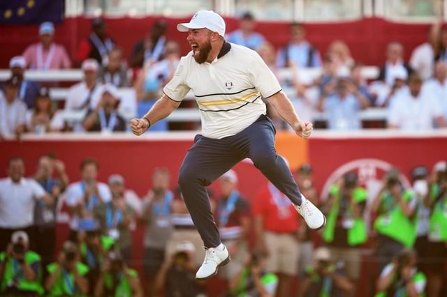 Shane Lowry celebra el medio punto que permitió a Europa retener la Ryder