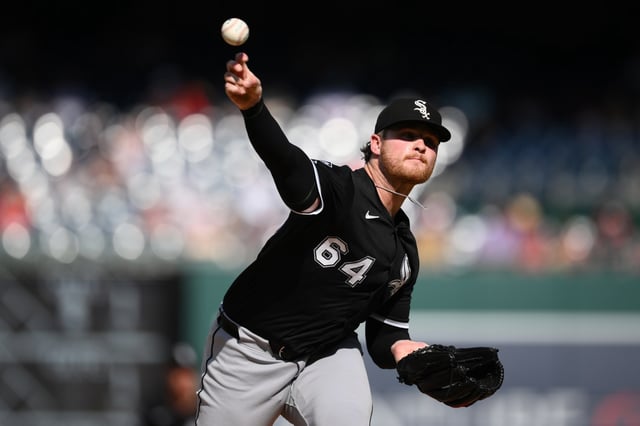 Chicago White Sox starting pitcher Shane Smith throws during the first inning of a baseball game against the Washington Nationals, Sunday, Sept. 28, 2025, in Washington. (AP Photo/Nick Wass)
