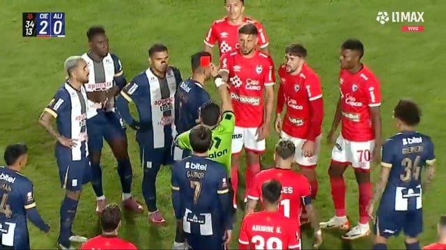Nueva tarjeta roja para Carlos Zambrano con la camiseta de Alianza Lima. (L1MAX)