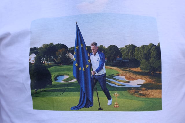 Golf - The 2025 Ryder Cup - Bethpage Black Golf Course, Farmingdale, New York, United States - September 27, 2025 General view of a shirt displaying an image of Team Europe captain Luke Donald worn by a Team Europe fan during the foursomes REUTERS/Paul Childs