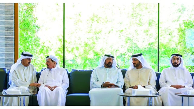 حميد بن راشد يُقدّم واجب العزاء في وفاة فاطمة بنت سعيد محمد الكندي