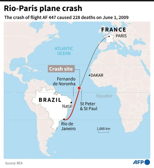 Map showing 2009 crash site of an Airbus plane flying from Rio to Paris.