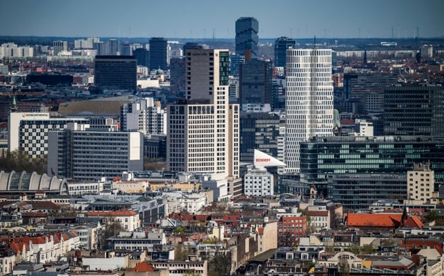 In Berlin wird der Harald-Juhnke-Platz eingeweiht. In Beisein der Witwe des Entertainers, Susanne Juhnke, will Berlins Regierender Bürgermeister Kai Wegner (CDU) den Platz im Stadtteil Charlottenburg feierlich eröffnen.