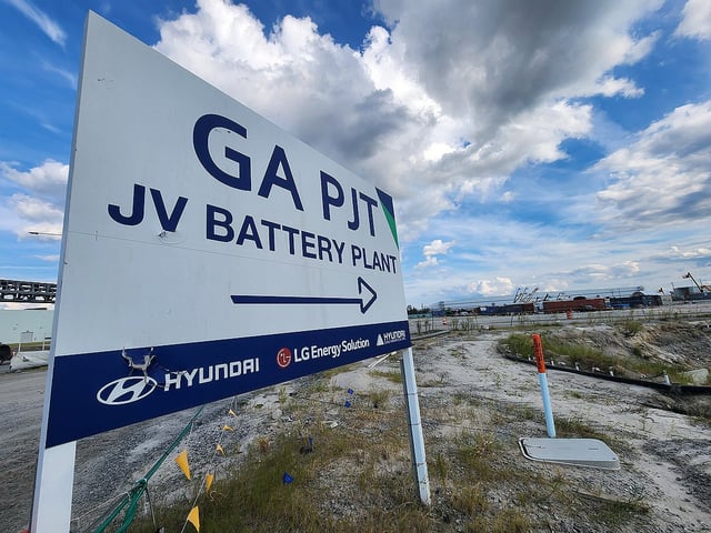 This photo, taken Sept. 11, 2025, shows a sign pointing to the construction site of a battery factory by a joint Hyundai-LG Energy Solution venture in Georgia. (Yonhap)