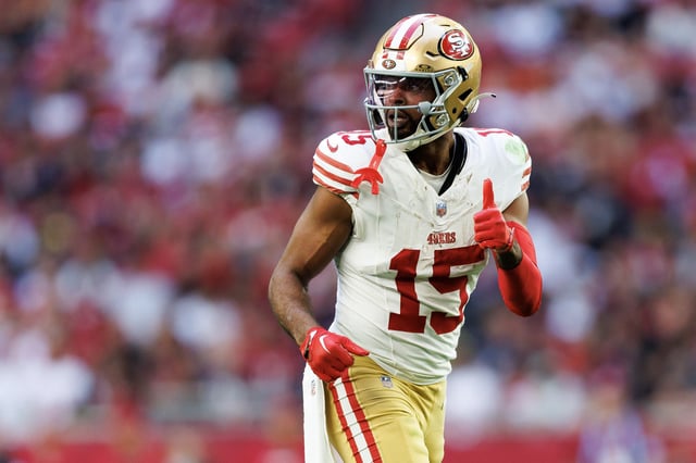 GLENDALE, ARIZONA - JANUARY 5: Wide receiver Jauan Jennings #15 of the San Francisco 49ers gets set during the first half of an NFL football game against the Arizona Cardinals at State Farm Stadium on January 5, 2025 in Glendale, Arizona. (Photo by Brooke Sutton/Getty Images)