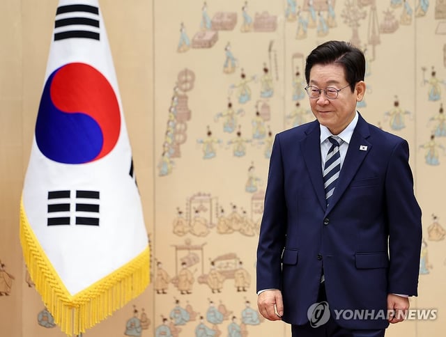 President Lee Jae Myung attends a ceremony to receive credentials from new ambassadors to South Korea, held at the presidential office in Seoul on Sept. 29, 2025. (Yonhap)