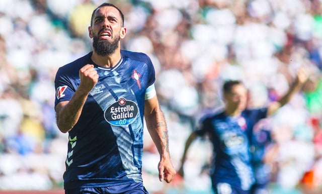 Borja Iglesias
 celebra su gol en
 Elche, el quinto
 del curso. |  LOF