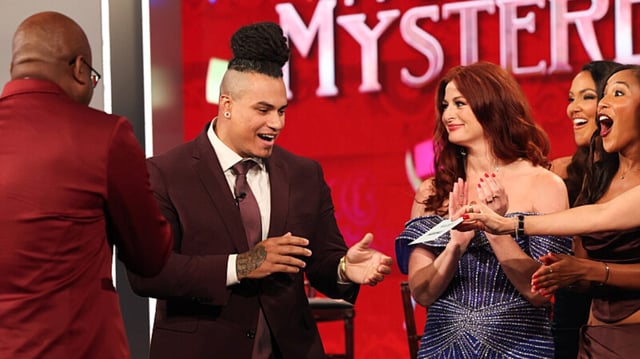 Keanu Soto receiving America's Favorite Player prize