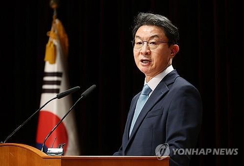 Financial Services Commission (FSC) Chairman Lee Eog-weon delivers an inauguration speech at the agency's headquarters in Seoul, in this Sept. 15, 2025, file photo. (Yonhap)