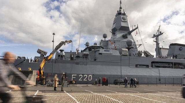 Die Fregatte "Hamburg" der Deutschen Marine liegt im Hafen in Kopenhagen. 