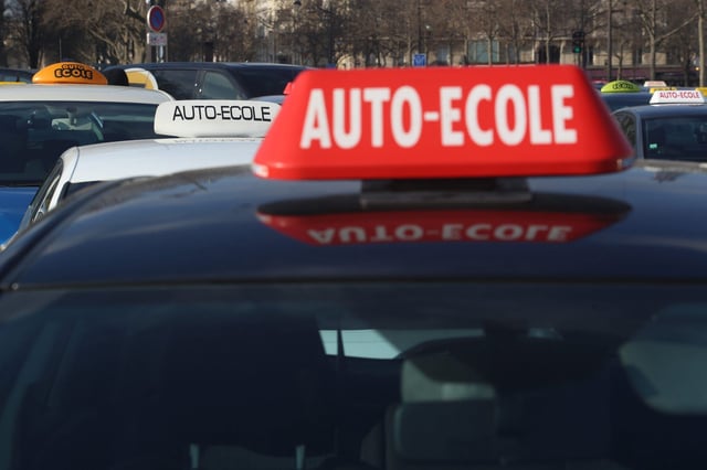 Les autos-écoles se mobilisent ce lundi 29 septembre 2025 pour dénoncer le manque de places à l’examen du permis de conduire. Ici, une manifestation en 2015.