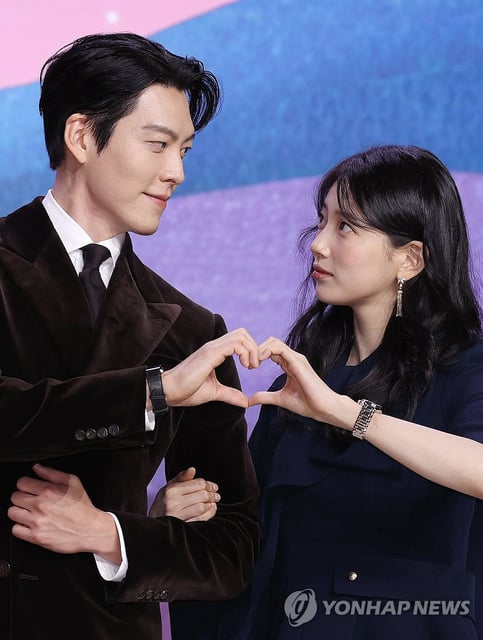Actors Kim Woo-bin (L) and Bae Suzy pose for photos during a press conference in Seoul on Sept. 29, 2025. (Yonhap) 