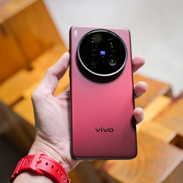 Vivo V60e has 200MP OIS camera, Dimensity 7300