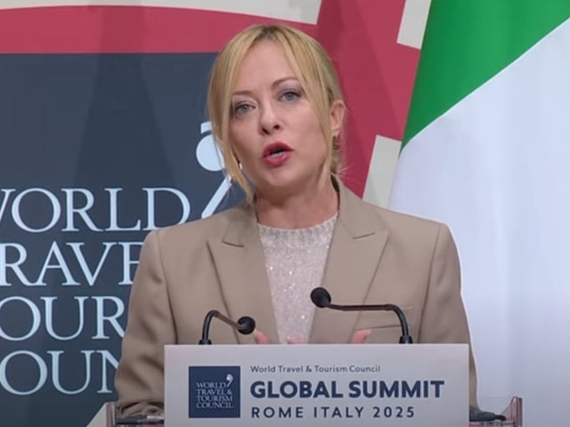 “El turismo es uno de los instrumentos con los que el pueblo italiano habla al mundo de su identidad”, dice Meloni en la Cumbre del WTTC. Foto: Captura de canal de YT de Palazzo Chigi