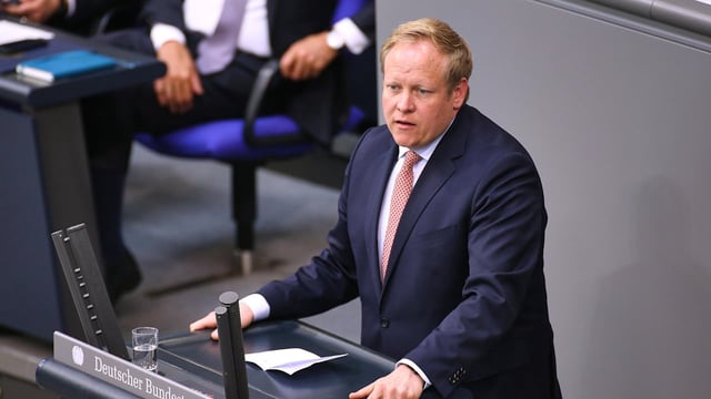 CDU-Politiker Kuban will Klimaziele lockern, um Wohlstand und Demokratie zu sichern.