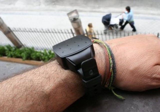 Uno de los dispositivos de control telemático, también llamadas pulseras antimaltrato