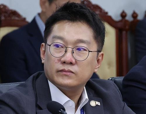 This file photo taken Aug. 14, 2025, shows Kim Nam-joon, President Lee Jae Myung's personal secretary, attending a senior aides' meeting at the presidential office in Seoul. (Yonhap)