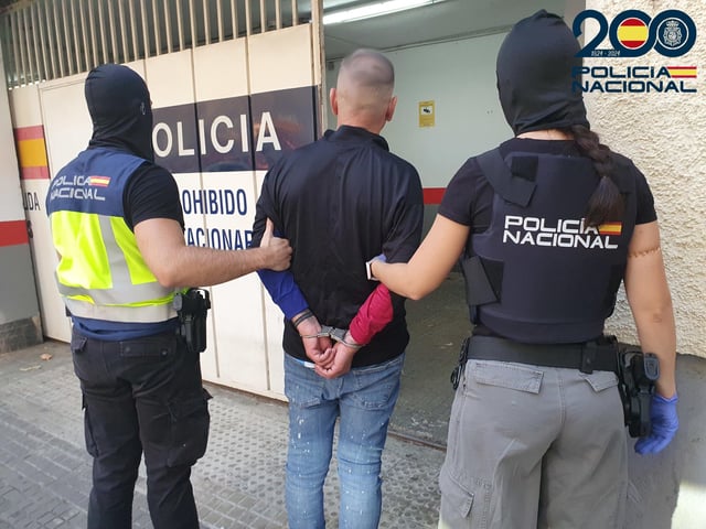 Los agentes del Grupo II de estupefacientes arrestaron al presunto autor.