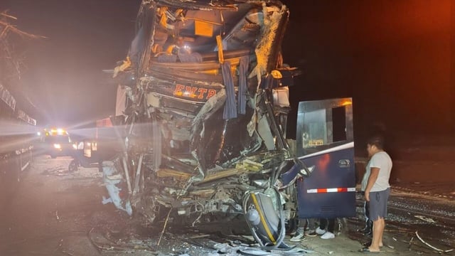 Ómnibus de Emtrafesa chocó contra un camión cañero en el óvalo Paiján. Además, un bus se estrelló contra un volquete en el distrito de Laredo.