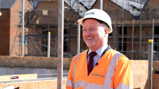 Steve Reed visiting the Linmere development in Houghton Regis. Image: Ministry of Housing, Communities and Local Government