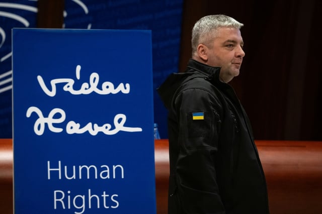Le journaliste ukrainien Maxime Boutkevitch vient de recevoir le Prix des droits de l'homme Vaclav Havel du Conseil de l'Europe, à Strasbourg (France) le 29 septembre 2025