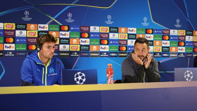 Matt O'Riley et Roberto De Zerbi en conférence de presse au Vélodrome.