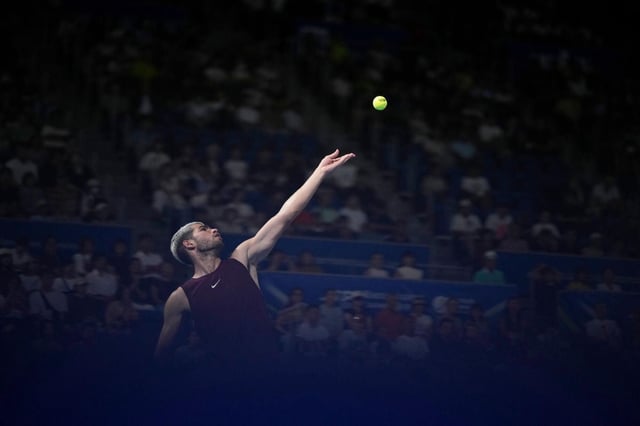 Carlos Alcaraz, durante su partido ante Casper Ruud en Tokio.