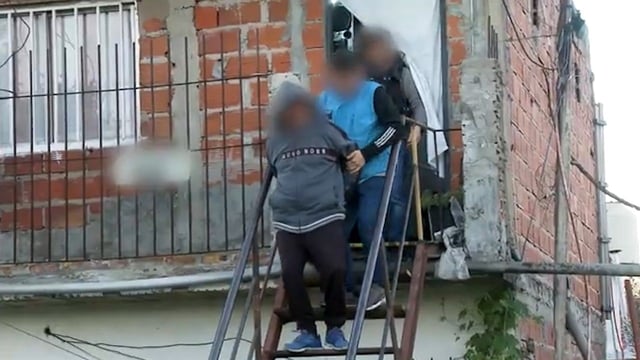 Los dos principales involucrados, uno cartero y otro encargado, fueron detenidos en las localidades bonaerenses de Valentín Alsina y Florencio Varela