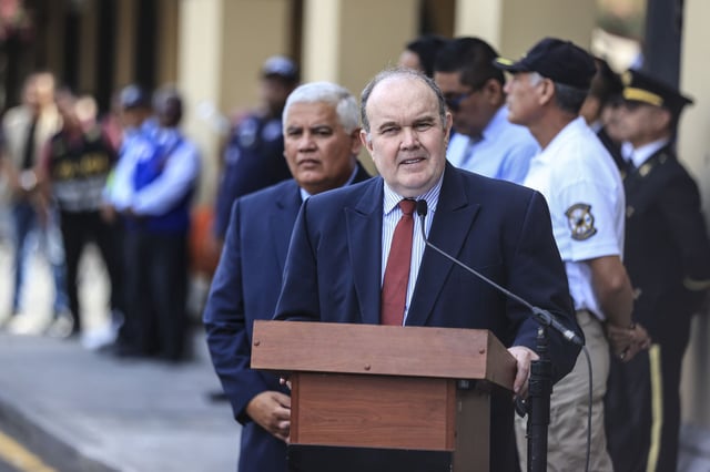 Alcalde pide pintar las casas para levantar el autoestima.