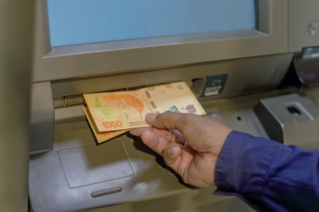 No cierran los bancos hoy; en cambio, sí lo hacen los supermercados