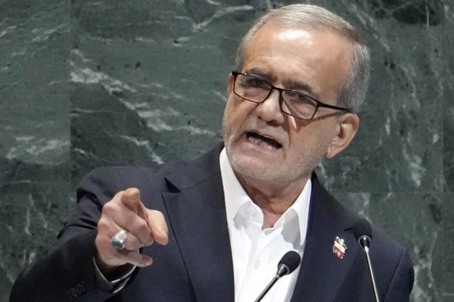 El presidente de Irán, Masoud Pezeshkian, interviene durante el debate general de la Asamblea General de las Naciones Unidas en la sede de la ONU. Foto: TIMOTHY A. CLARY / AFP