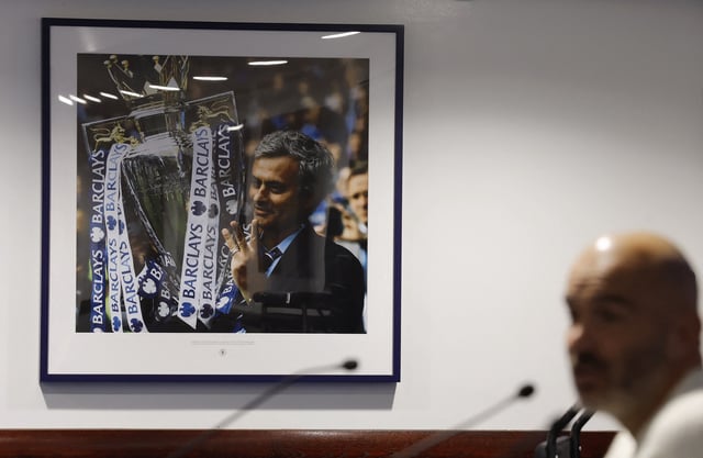 Soccer Football - UEFA Champions League - Chelsea Press Conference - Stamford Bridge, London, Britain - September 29, 2025 Chelsea manager Enzo Maresca during the press conference as a picture of Jose Mourinho is seen on the wall holding a Premier League trophy Action Images via Reuters/Andrew Couldridge