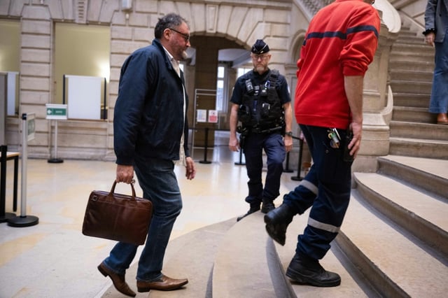 L'ex-anesthésiste Frédéric Péchier arrive au tribunal de Besançon le 9 septembre 2025