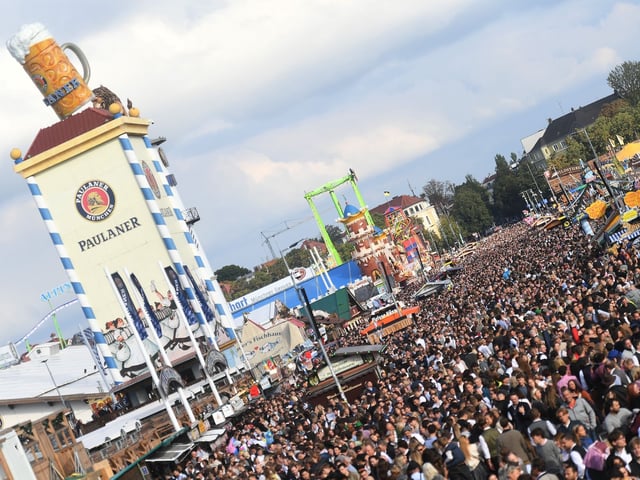 Das Münchner Oktoberfest 2025 sorgt für hitzige Leserdebatten
