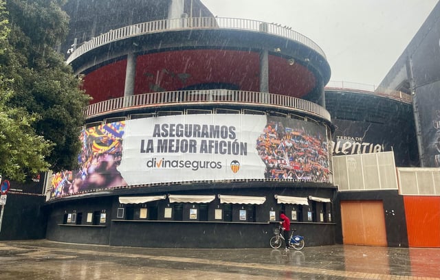 El Valencia CF-Oviedo, aplazado por la alerta roja, se jugará mañana a las 20 horas