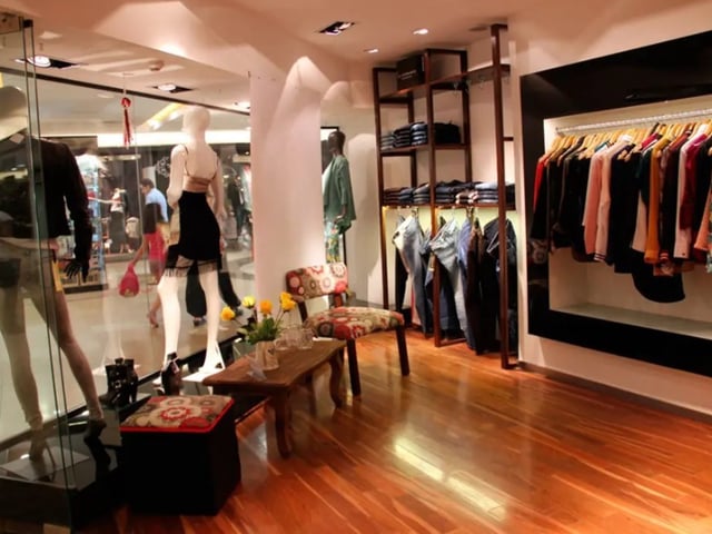 Ropa local vidriera