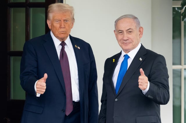 Israels Regierungschef Netanjahu hat Katar nach Angaben des Weißen Hauses um Entschuldigung für den Luftangriff von Anfang September gebeten. Netanjahu und US-Präsident Trump hätten vom Weißen Haus aus mit dem katarischen Regierungschef telefoniert.