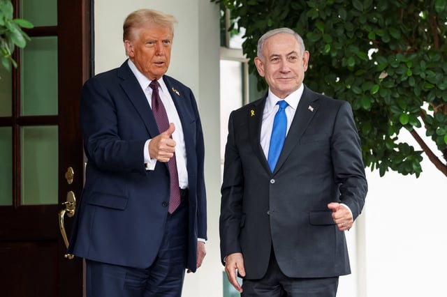U.S. President Donald Trump greets Israeli Prime Minister Benjamin Netanyahu at the White House in Washington, D.C., U.S., September 29, 2025. REUTERS/Kevin Lamarque
