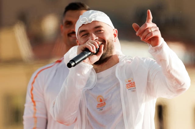 Le rappeur Jul cet été, à Marseille, avant d’allumer la vasque olympique.