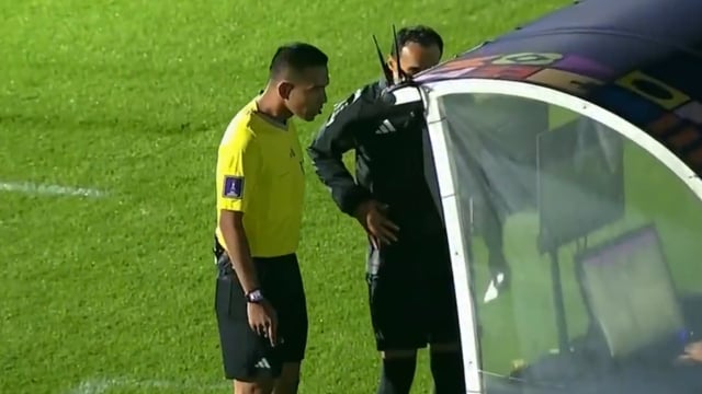 El árbitro del debut de la selección argentina en el Mundial sub-20 desestimó dos pedidos de revisión.