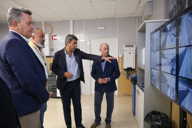 29/09/2025 Mazón visita el puesto de mando de Metrovalencia, cuya red presta servicio "con normalidad" pero con horarios reducidos. La afección en las carreteras es "limitada" y se han producido pequeños desprendimientos en algunos puntos SOCIEDAD COMUNIDAD VALENCIANA ESPAÑA EUROPA VALENCIA GVA