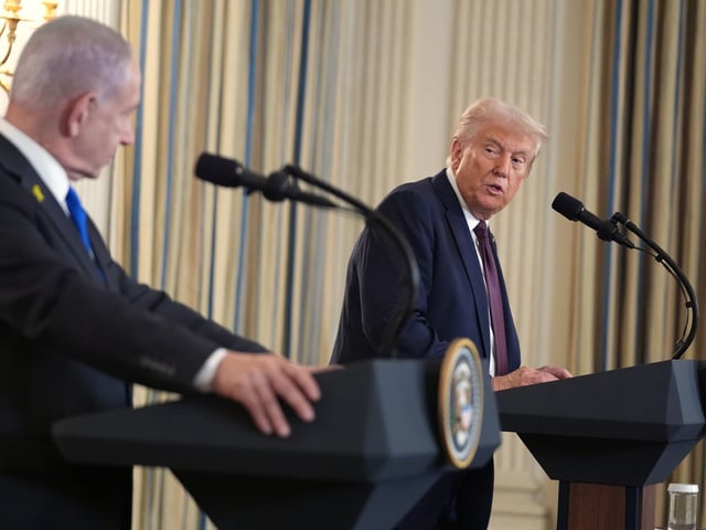 US-Präsident Donald Trump (r) empfängt den israelischen Ministerpräsidenten Benjamin Netanjahu im Weißen Haus