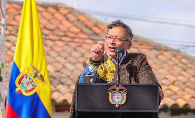 Renuncia canciller de Colombia a su visado de EU tras polémica con Petro