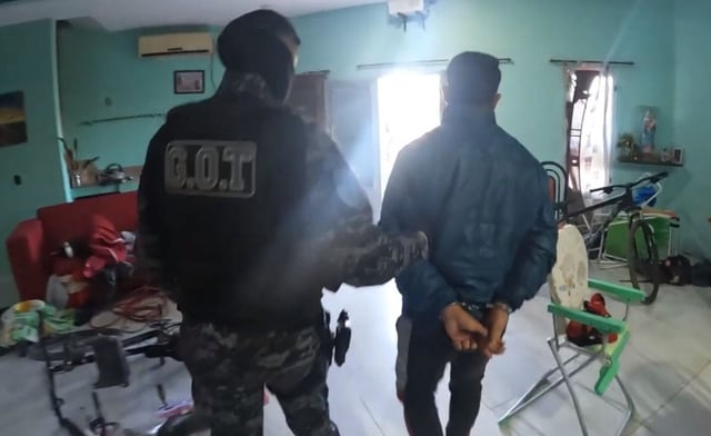 El G.O.T. realiza una detención en un domicilio allanado