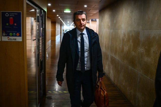 Gaël Perdriau, 53 ans, exclu du parti LR mais toujours maire, dont la ligne de défense n’a pas bougé d’un iota depuis le début de l’enquête. À ses yeux, tout le monde ment, sauf lui.
