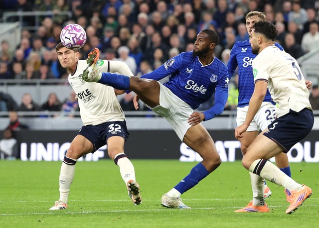 Soccer Football - Premier League - Everton v West Ham United - Hill Dickinson Stadium, Liverpool, Britain - September 29, 2025 Everton's Beto in action with West Ham United's Freddie Potts REUTERS/Scott Heppell