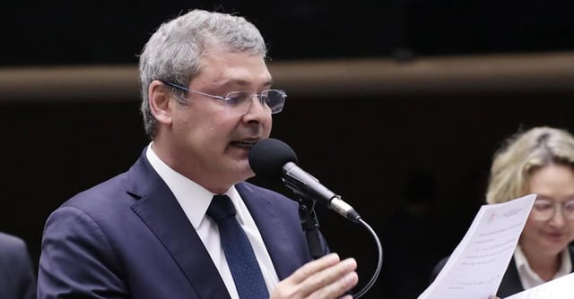 Lindbergh pede suspeição de relator da ação contra Eduardo Bolsonaro